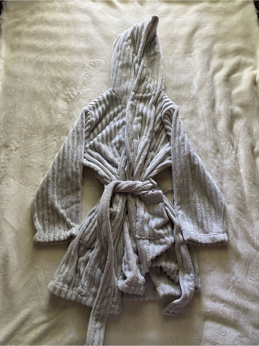 LC Lauren Conrad Plush Hooded Robe in Light Gray
